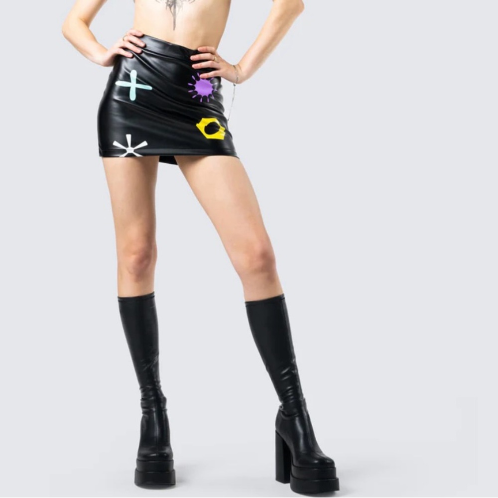 This black faux-leather, high-rise mini skirt